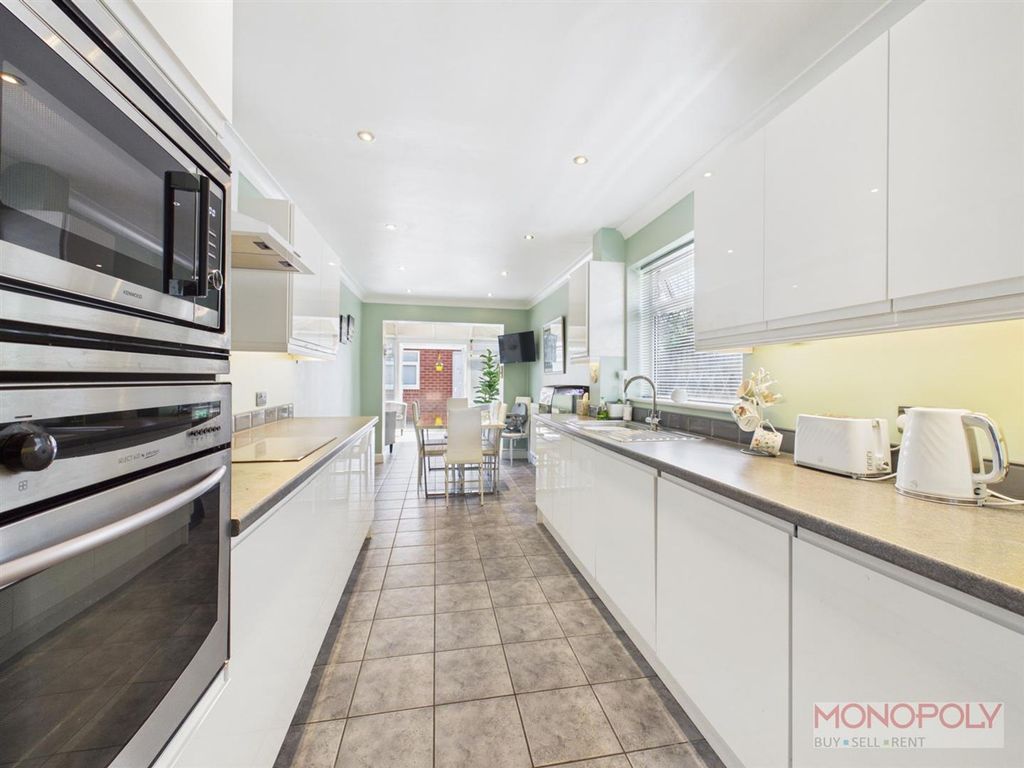 Property photo 2 of 26 Kitchen/Diner