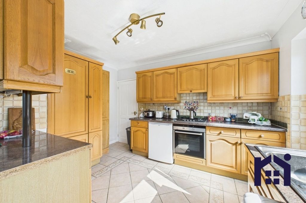 Property photo 2 of 24 Kitchen