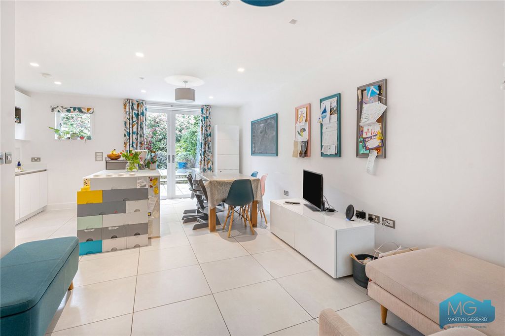 Property photo 3 of 28 Picture No. 23