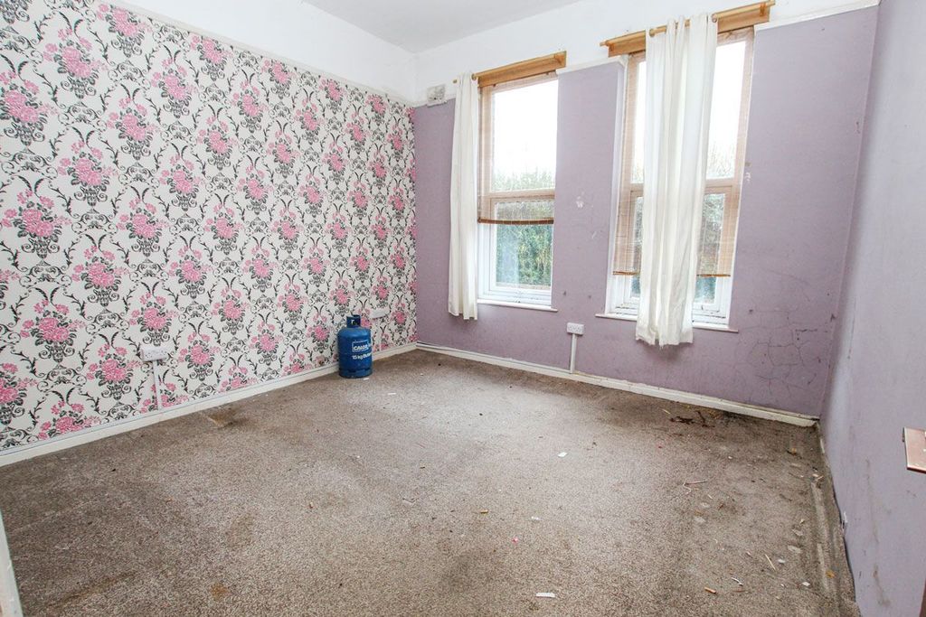 Property photo 2 of 4