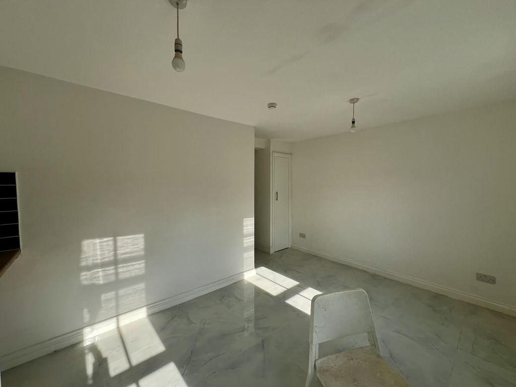 Property photo 3 of 14 Gallery