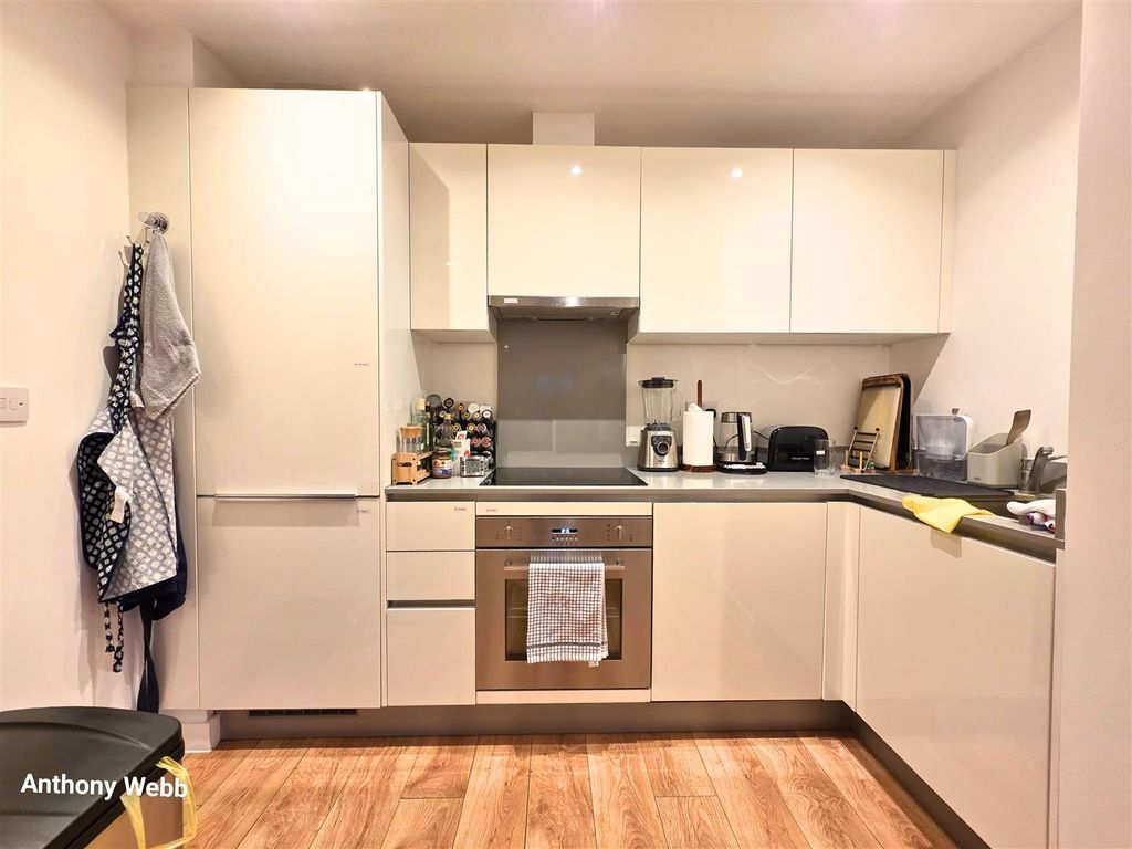 Property photo 2 of 9 Kitchen