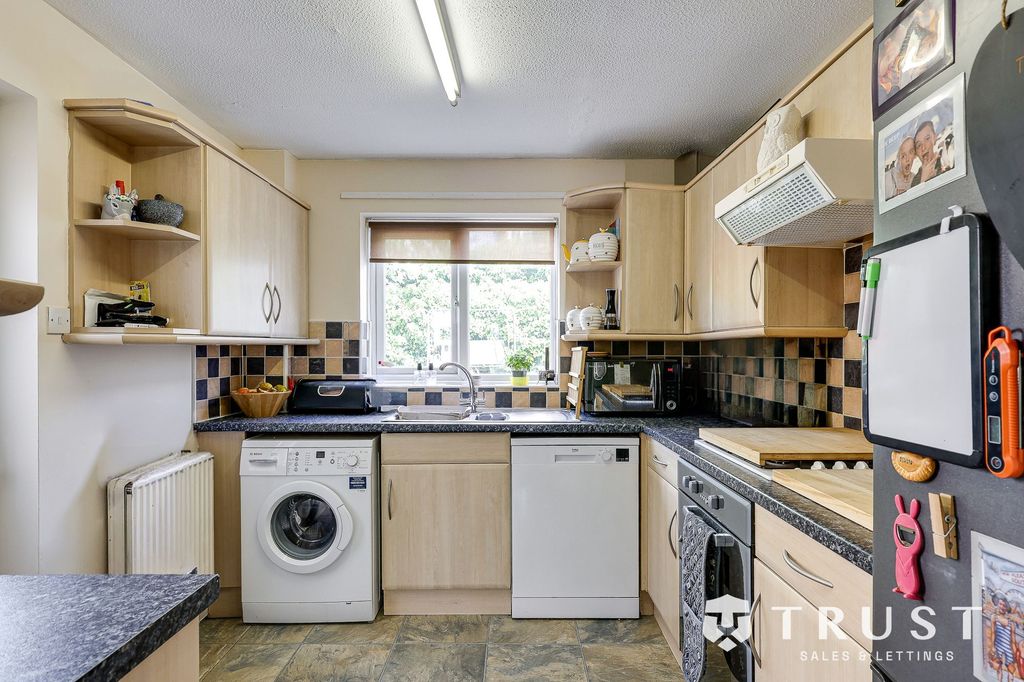 Property photo 3 of 36