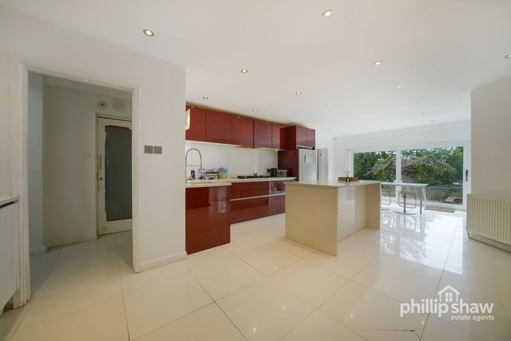 Property photo 3 of 14
