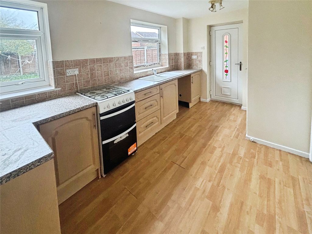 Property photo 3 of 6 Kitchen