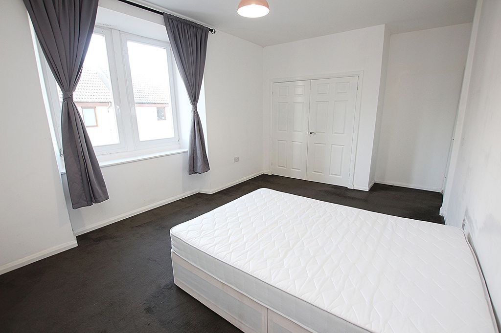 Property photo 2 of 7 Bedroom 1