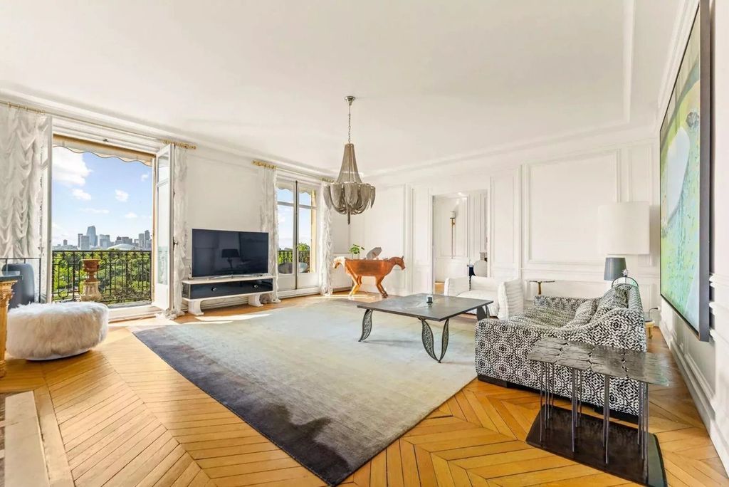 Property photo 1 of 20 Porte Dauphine