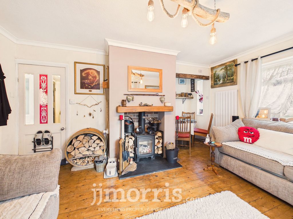 Property photo 2 of 37