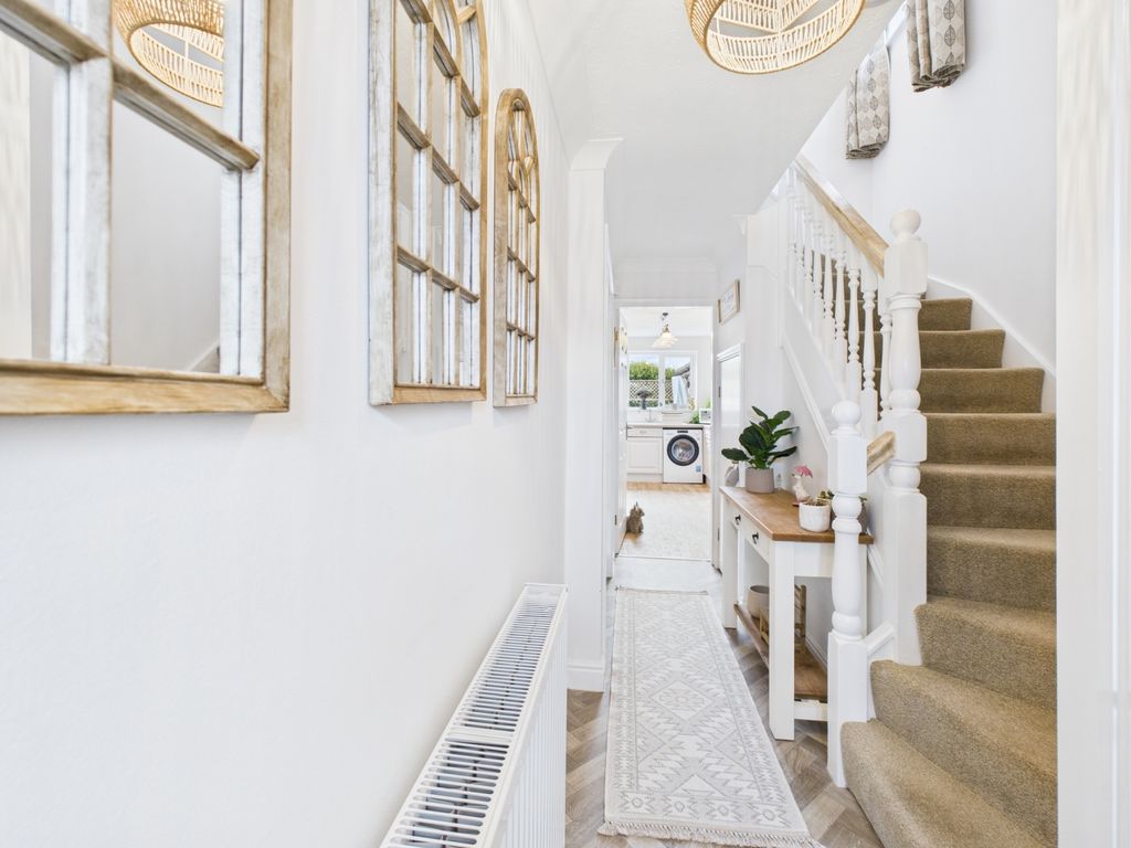 Property photo 3 of 31 Cam04233G0-Pr0037-Still001