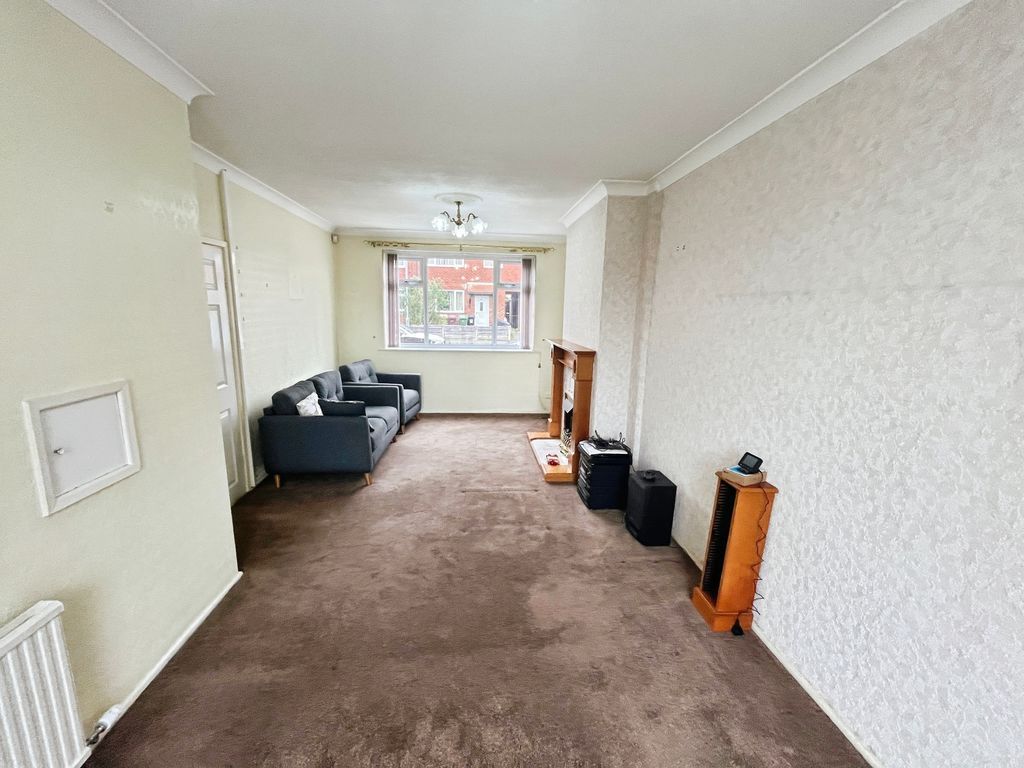 Property photo 2 of 18 Lounge