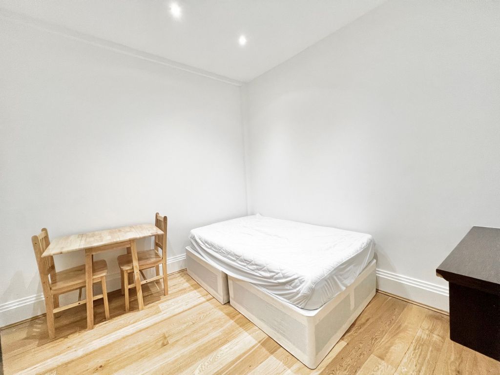 Property photo 3 of 7 Gallery