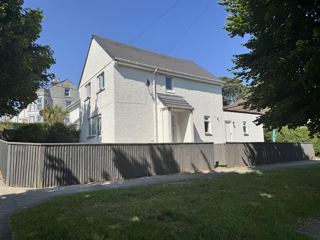 Property photo 2 of 19 Front