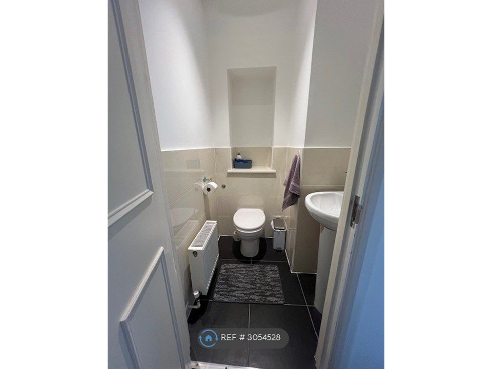 Property photo 1 of 2 Wc Downstairs