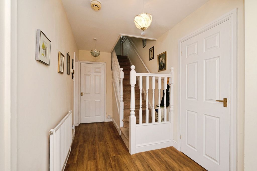 Property photo 2 of 17 Photo