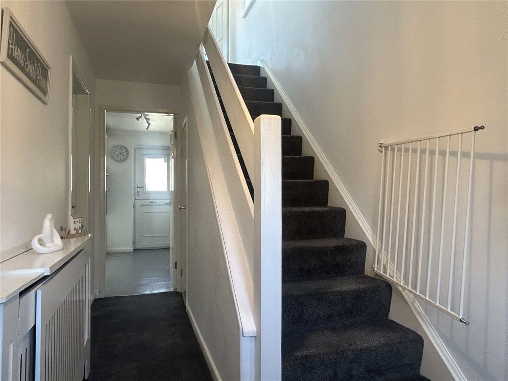 Property photo 3 of 21 Entrance Hallway
