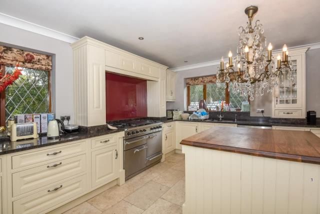 Property photo 1 of 10 Bathroom
