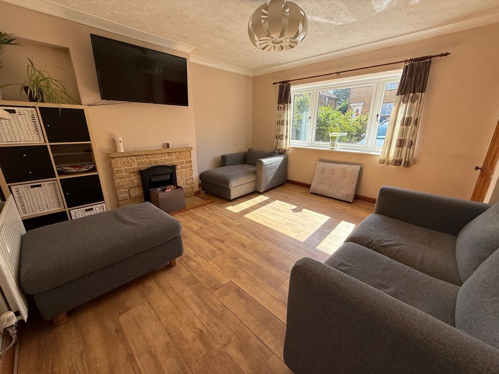 Property photo 2 of 15 Lounge