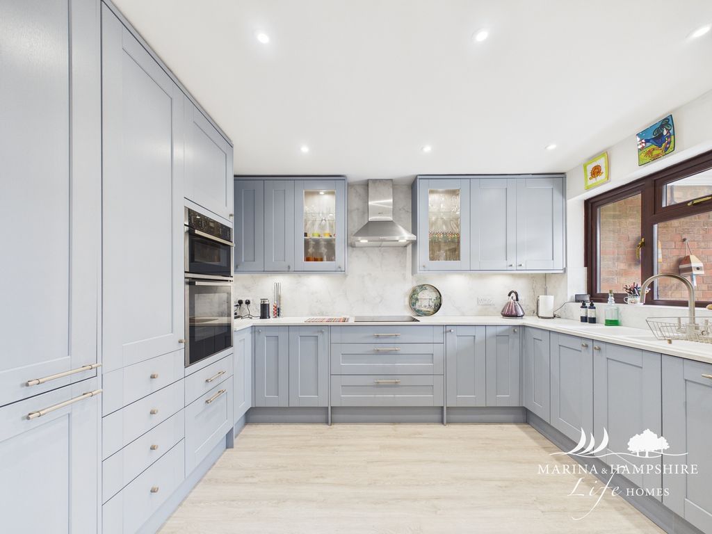 Property photo 2 of 32 Cam03915G0-Pr0050-Still010