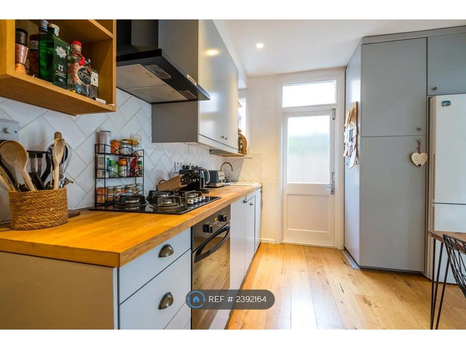 Property photo 3 of 14 Kitchen Dining Area