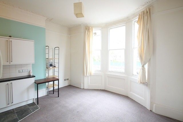 Property photo 2 of 4 Studio