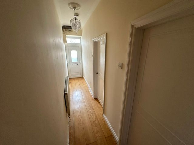 Property photo 2 of 11 Entrance Hall