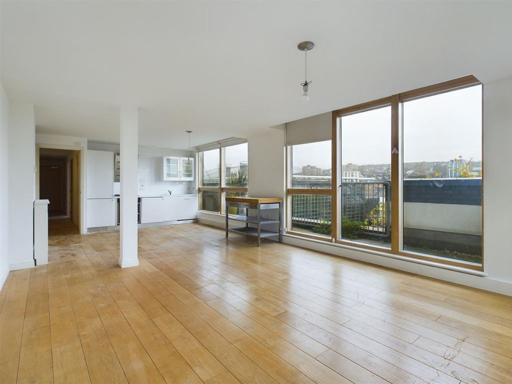 Property photo 1 of 11 Cam02534G0-Pr0452-Still007.Jpg