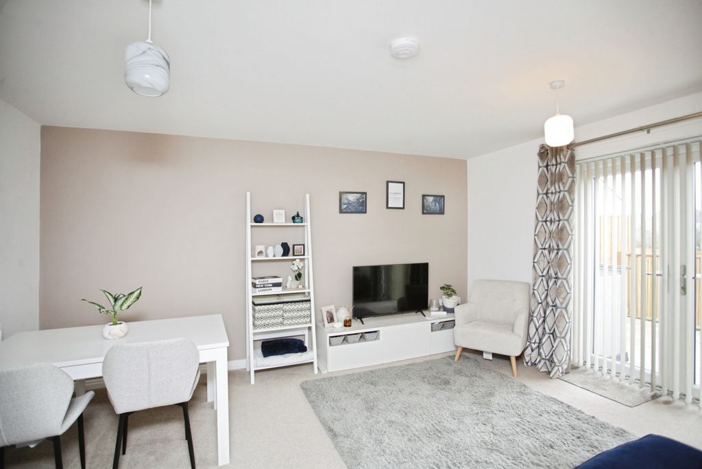 Property photo 3 of 17 Living Room