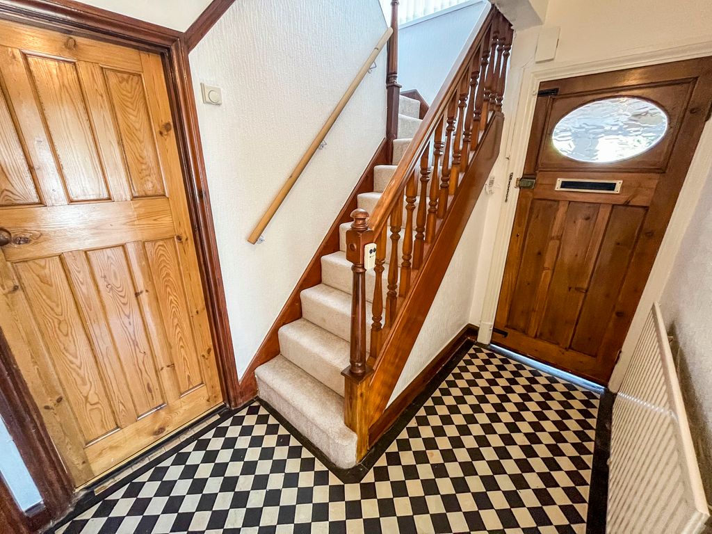 Property photo 2 of 19 Entrance Hall