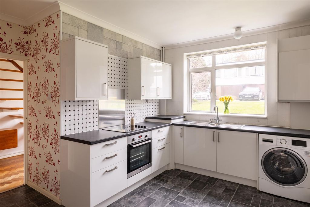 Property photo 3 of 25