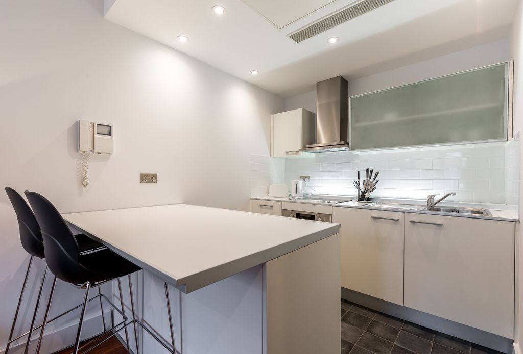 Property photo 3 of 11 Kitchen