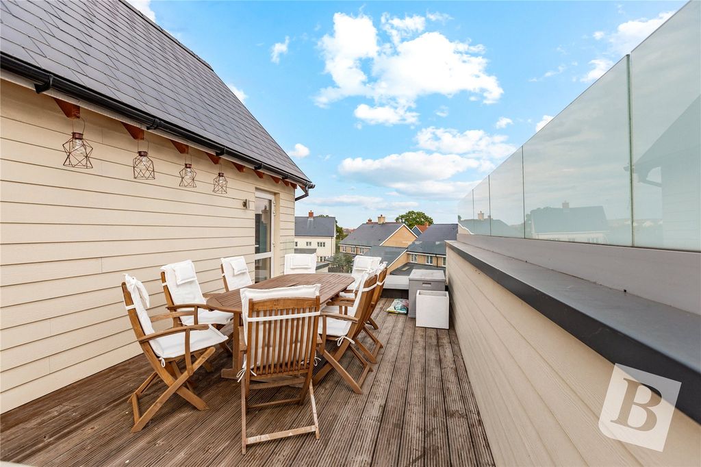 Property photo 3 of 29 Roof Terrace