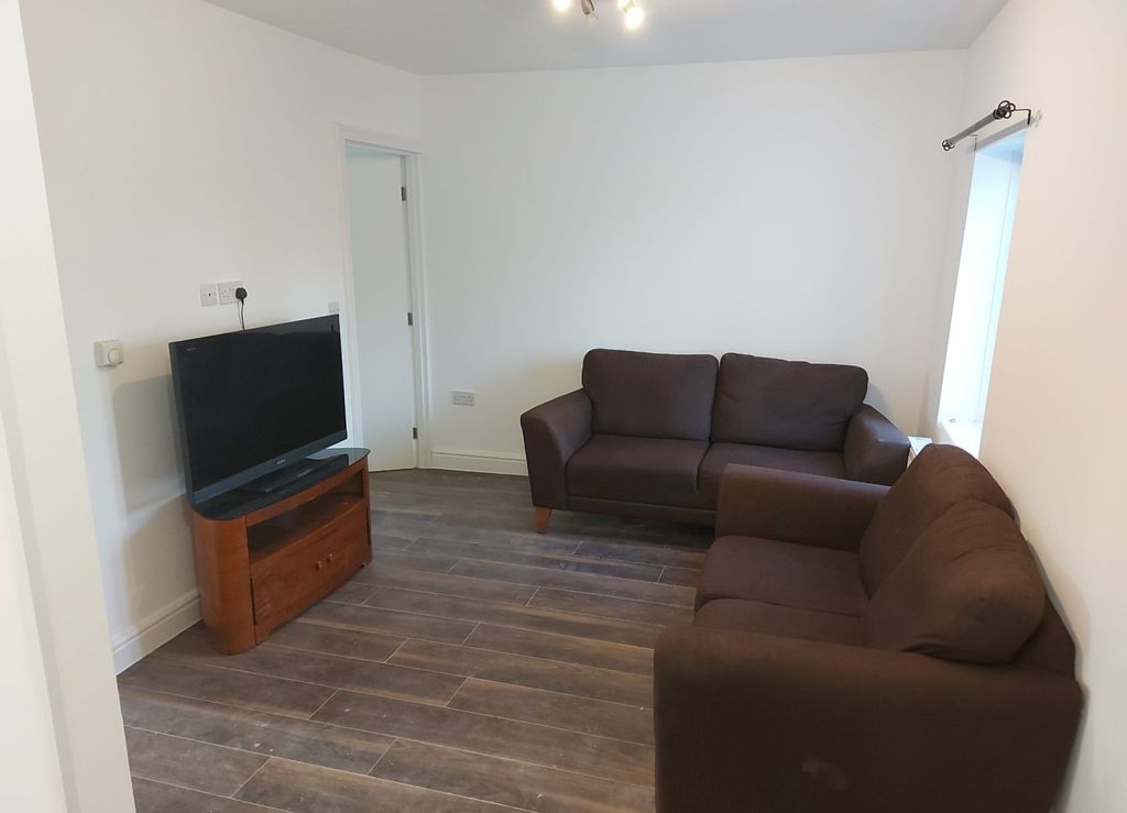 Property photo 2 of 14 9ee00c6E-F225-4B6E-90dc-Ff715A09627c