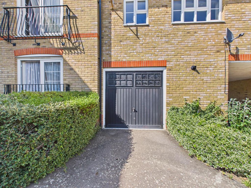 Property photo 3 of 14 Cam02365G0-Pr0471-Still016.Jpg