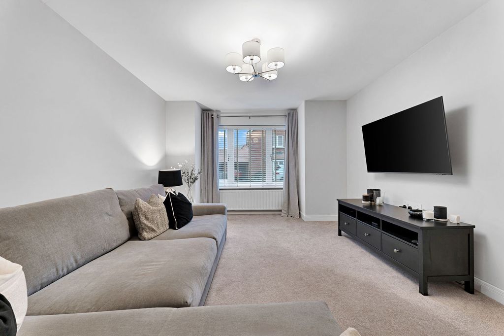 Property photo 2 of 23