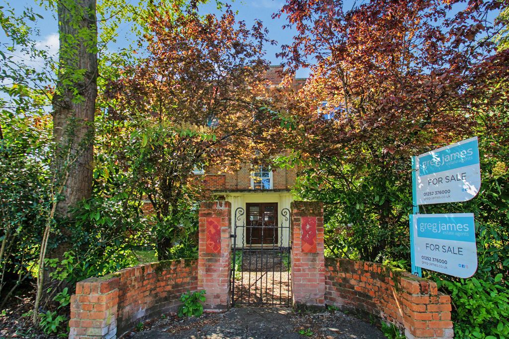 Property photo 1 of 12