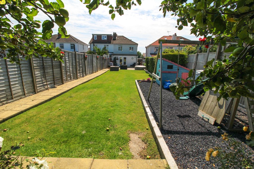 Property photo 2 of 23