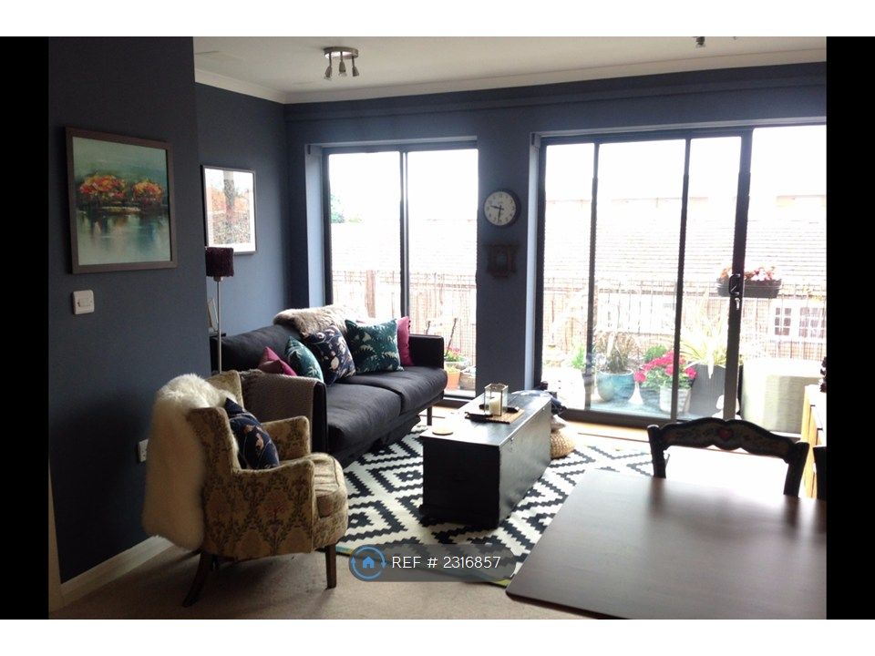 Property photo 1 of 16 Sitting Room