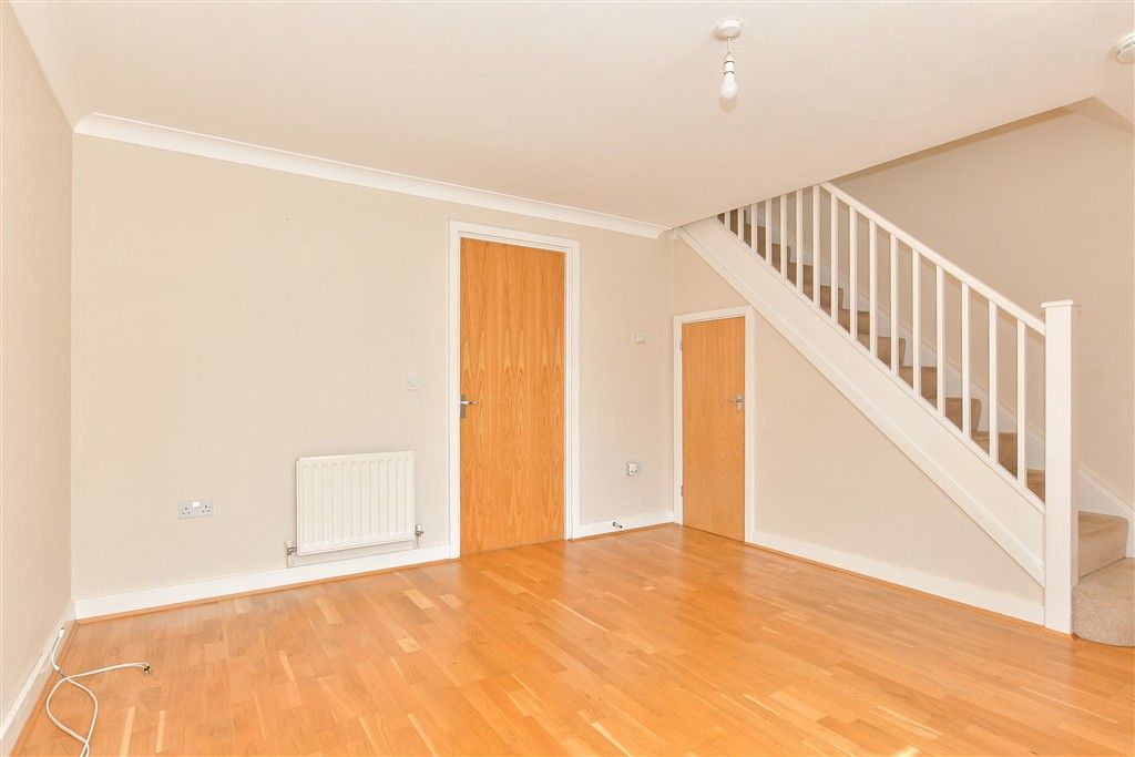 Property photo 2 of 9 Lounge