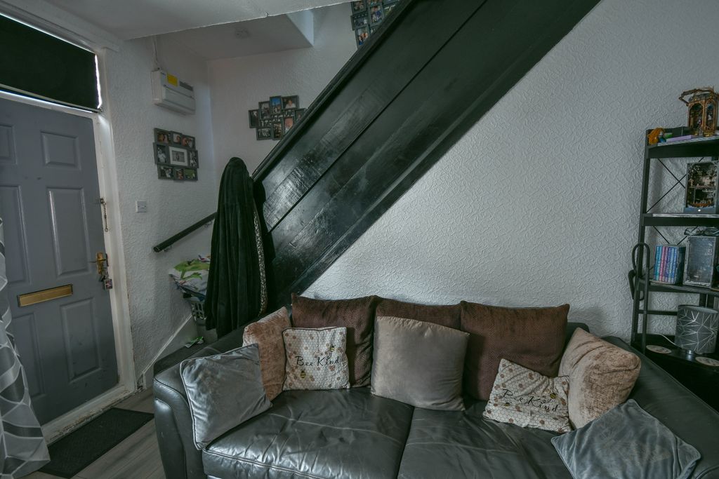 Property photo 3 of 24