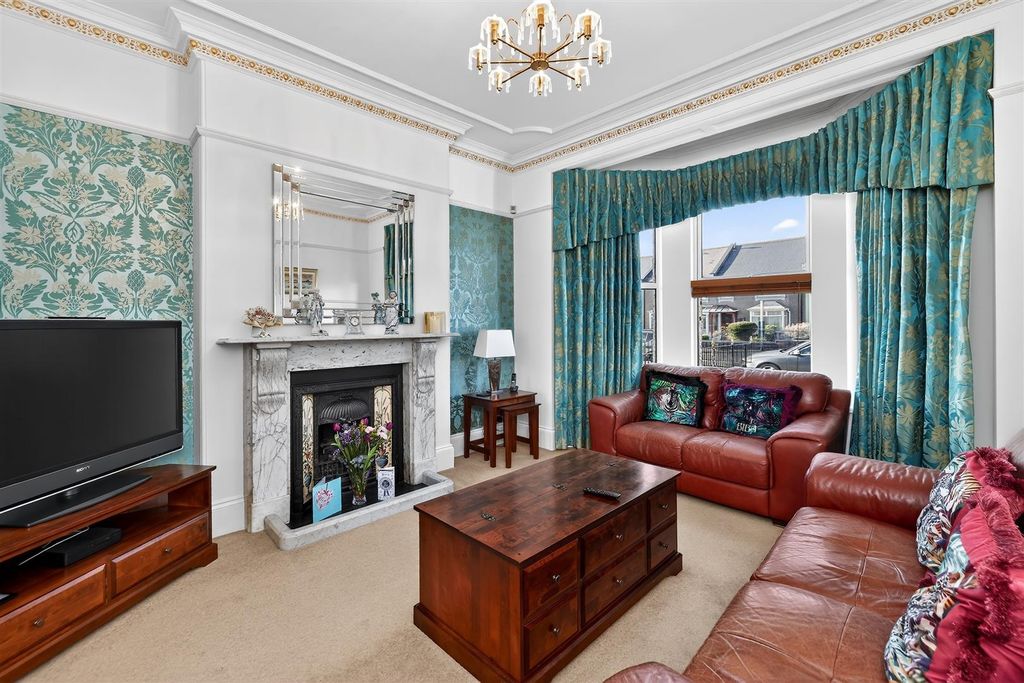 Property photo 2 of 29 Lounge