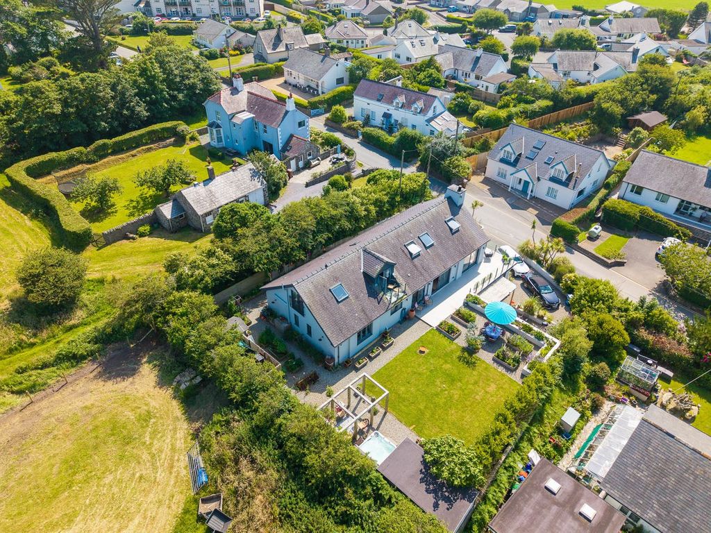Property photo 3 of 58
