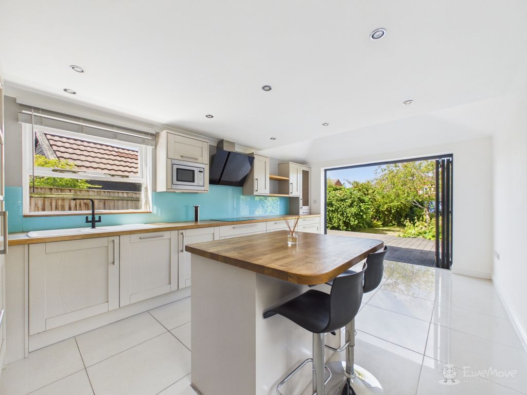 Property photo 3 of 24 Kitchen Diner- Mark Stephens Ewemove Newmarket And