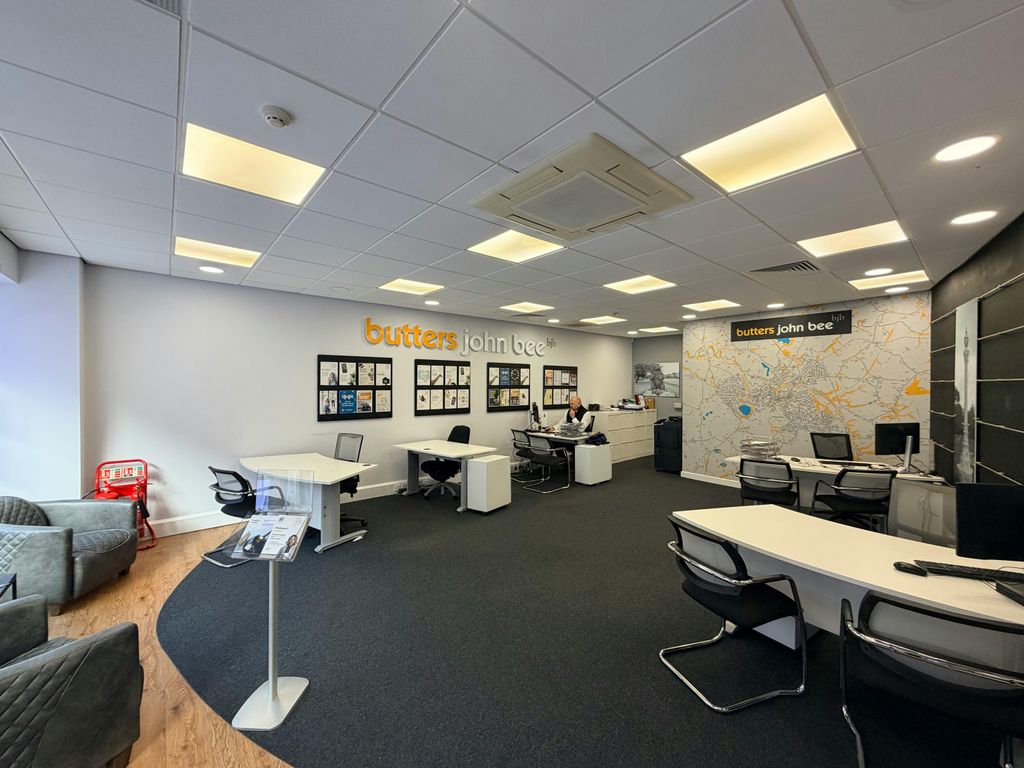 Property photo 3 of 14 Sales Area