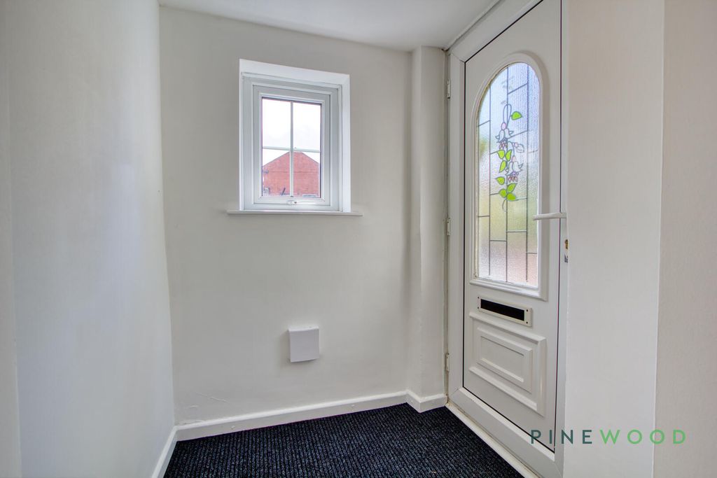 Property photo 2 of 28 Entrance Hall