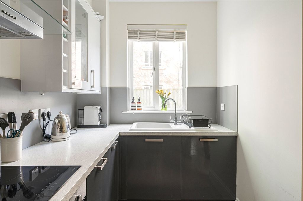 Property photo 3 of 12 Reception/Kitchen