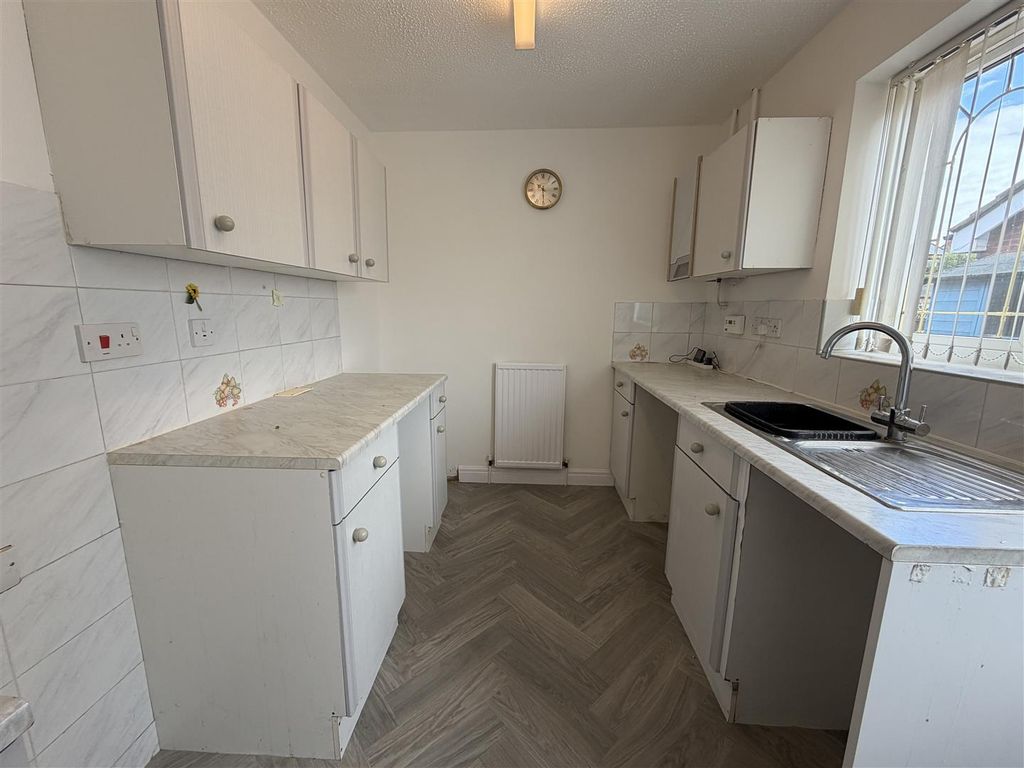 Property photo 2 of 18 Kitchen