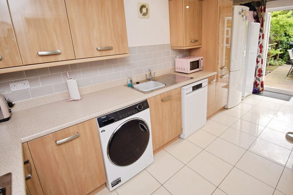 Property photo 3 of 29 Kitchen