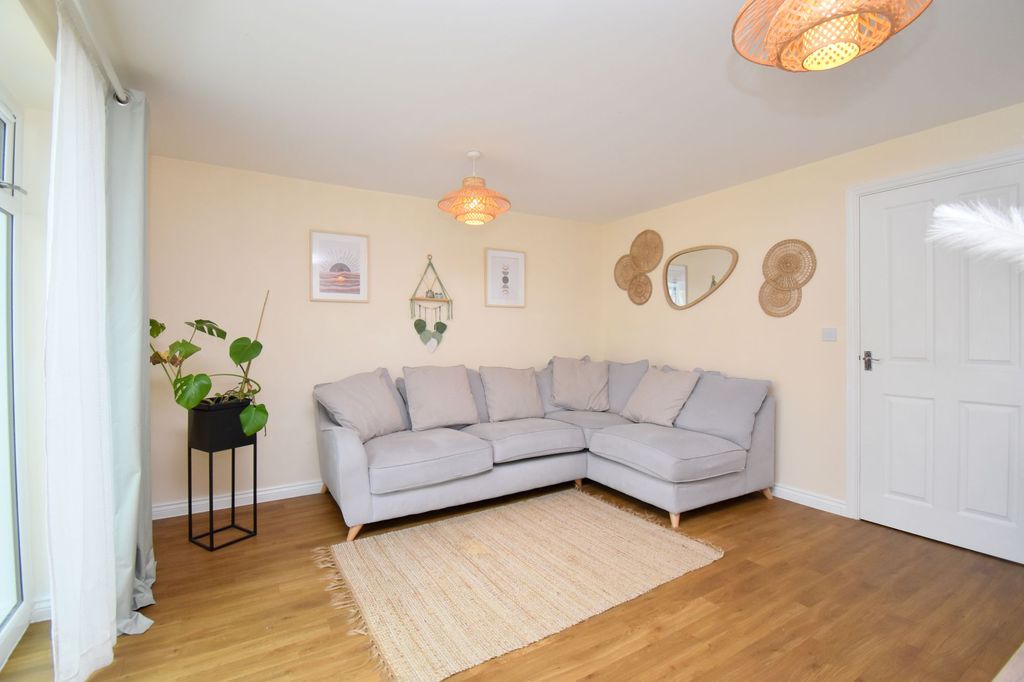 Property photo 2 of 23