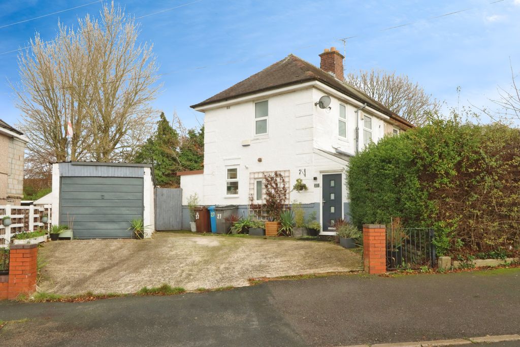 Property photo 1 of 19 Driveway
