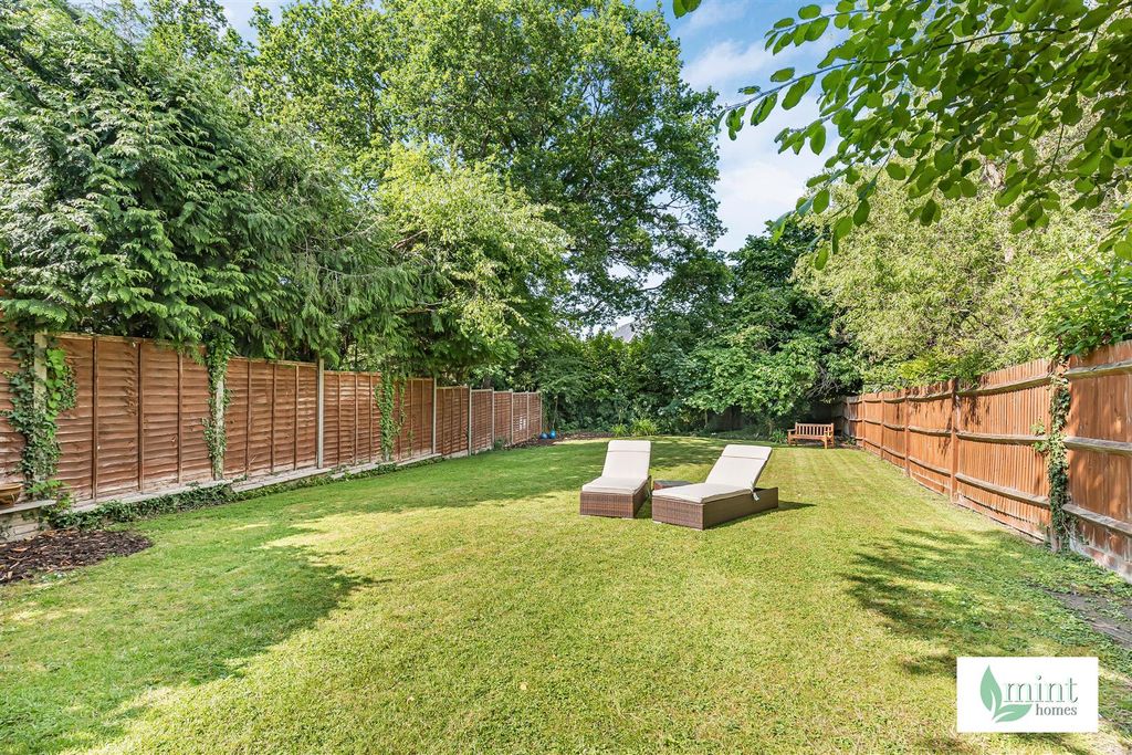Property photo 2 of 31 Mint_Homes-6__Milverton-Kt14__10_.Jpg